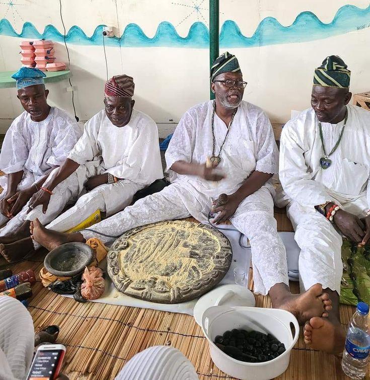 Le plus grand marabout du monde 2295360 2737 contact